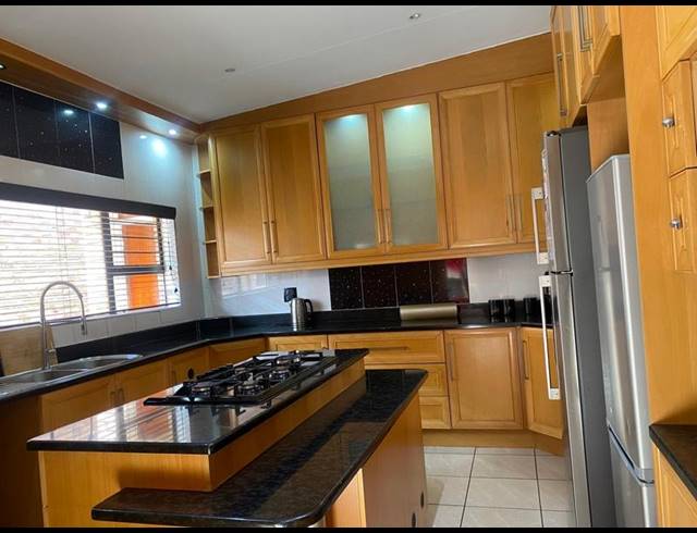 5 BEDROOM HOUSE FOR SALE IN GLENVISTA